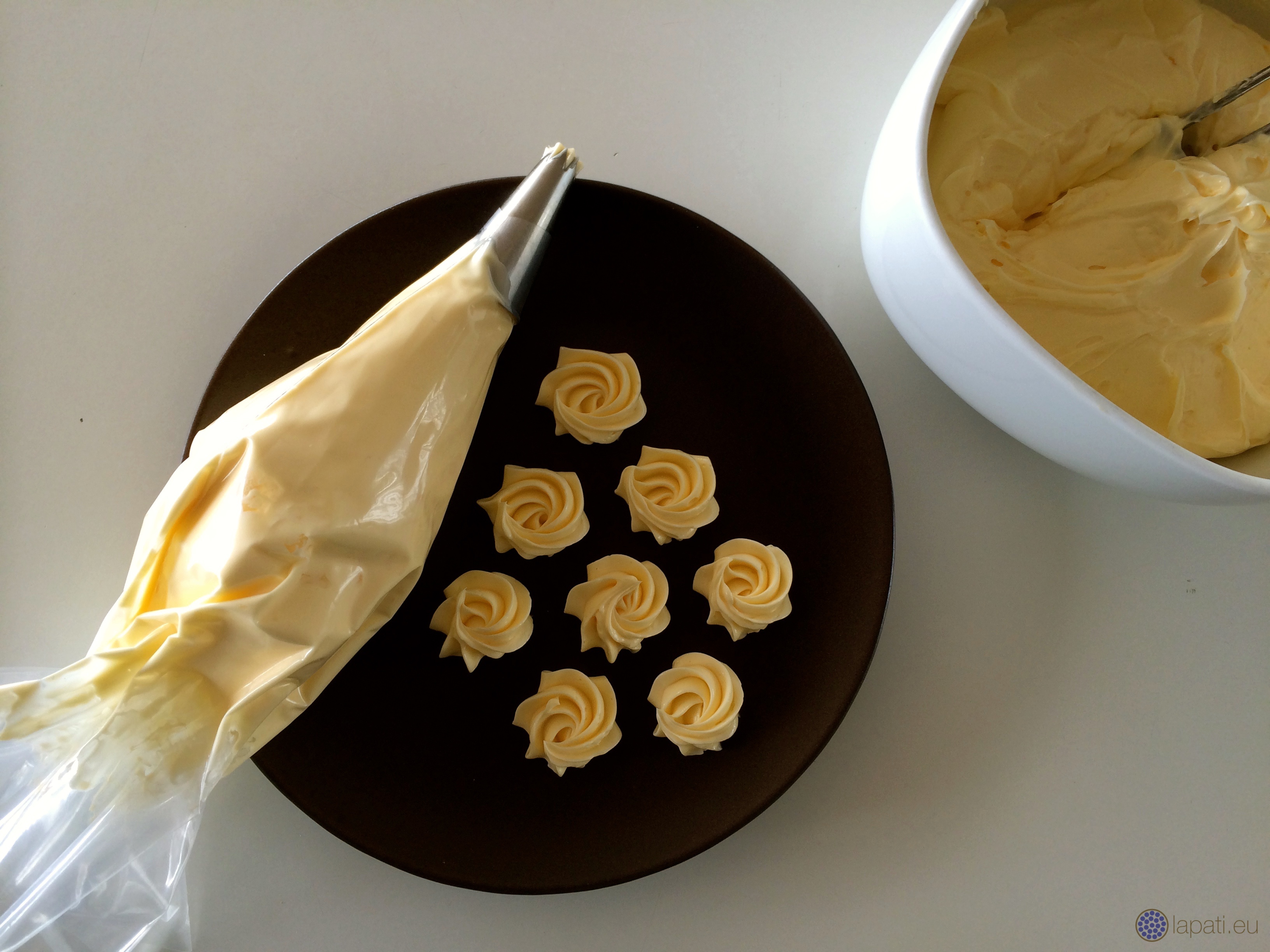 Französische Buttercreme – Grundwissen für Pâtissiers #1 – LAPÂTISSERIE