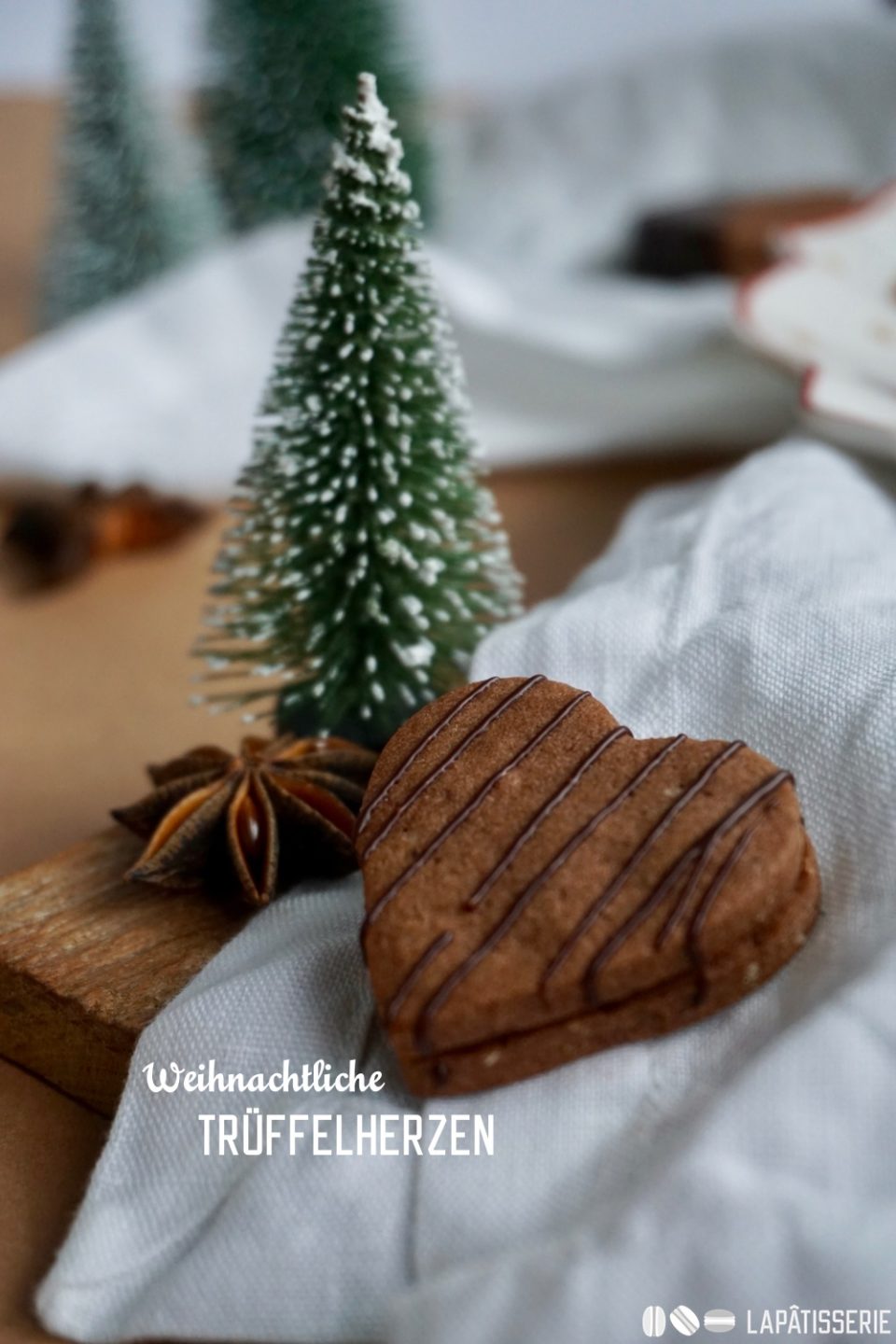 So einfach und schnell kann ein überraschendes Plätzchen gehen: Weihnachtliche Trüffelherzen mit Lauenstein.