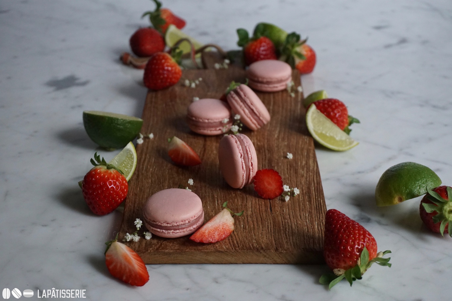 Französische Macarons mit Erdbeere und Limette. Einfach lecker im Frühling.