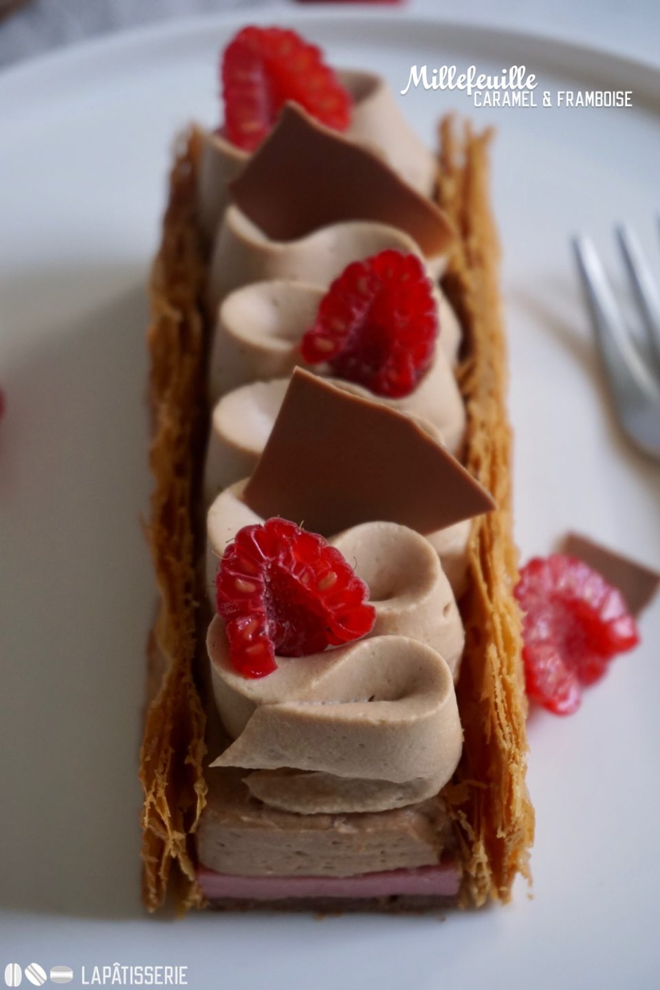 Meine moderne Interpretation eines klassischen Millefeuilles mit Schokolade und Himbeeren.