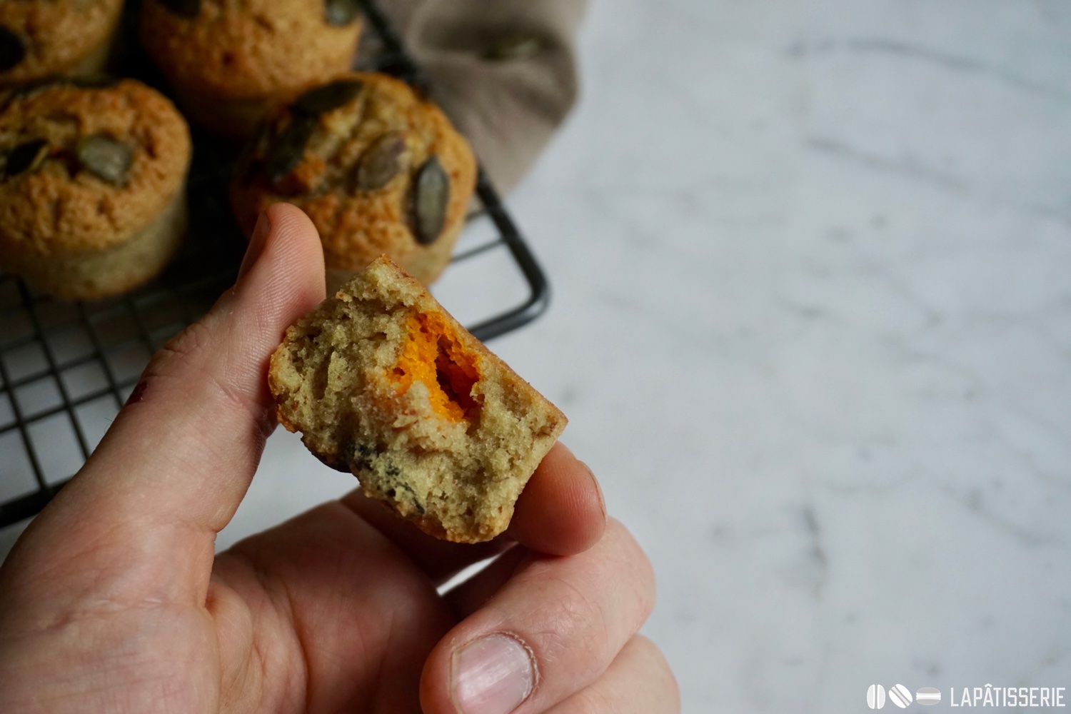 Financier mit Kürbiskernöl und Hokkaido – LAPÂTISSERIE