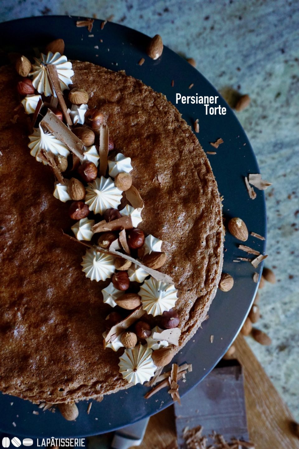 So viel Geschichte in einer dunklen Nusstorte aka Persianer Torte.