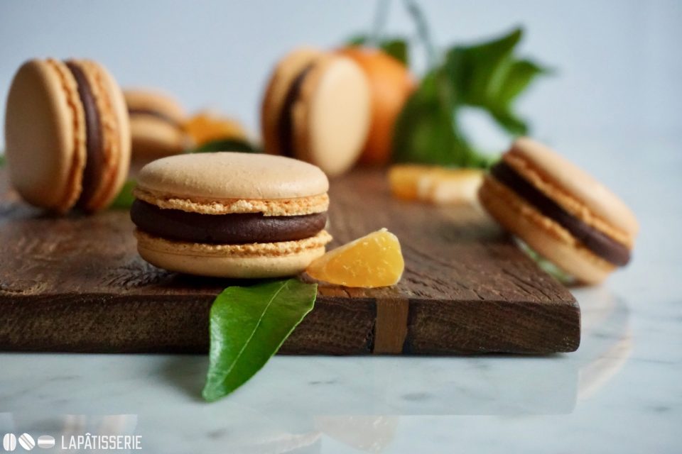 Macarons gehen zu jeder Jahreszeit. Im Winter mit Mandarine und dunkler Schokolade.