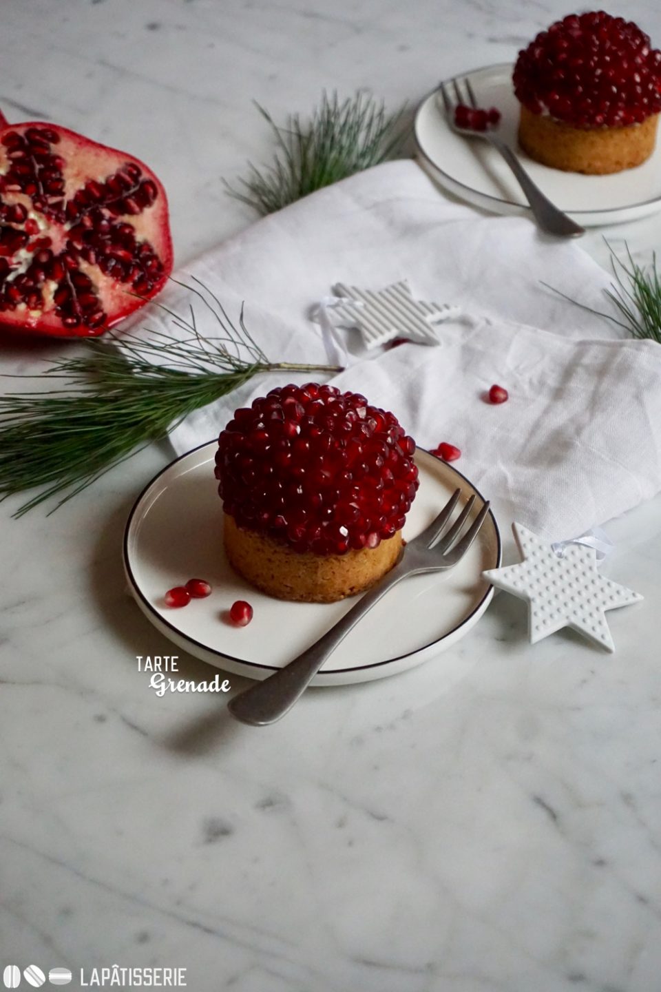 Der Nachtisch für unser Weihnachtsmenü: Tarte Grenade mit frischem Granatapfel und luftiger Vanillecreme.