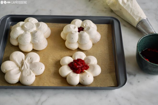 Pavlova Mit Rhabarber & Himbeere – LAPÂTISSERIE