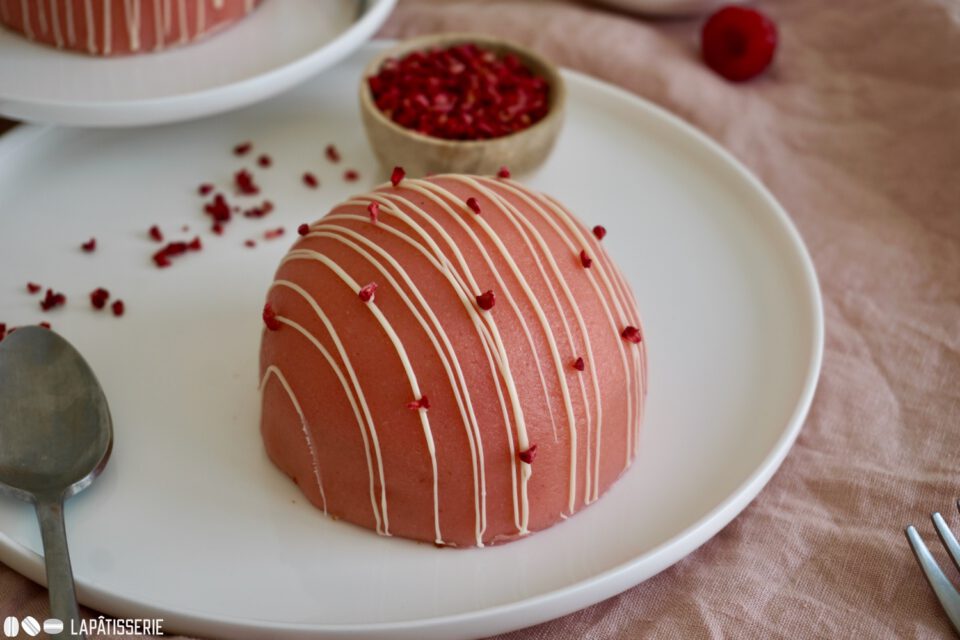 Himbeer-Marzipan-Törtchen – LAPÂTISSERIE Himbeer-Marzipan-Törtchen – LAPÂTISSERIE