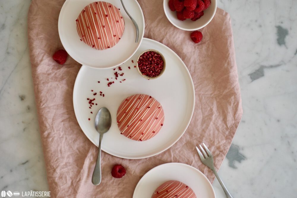 Himbeer-Marzipan-Törtchen – LAPÂTISSERIE Himbeer-Marzipan-Törtchen – LAPÂTISSERIE