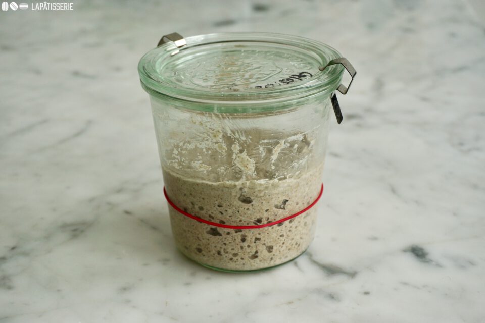 Ofenfrisches Saatenbrot – LAPÂTISSERIE Ofenfrisches Saatenbrot – LAPÂTISSERIE