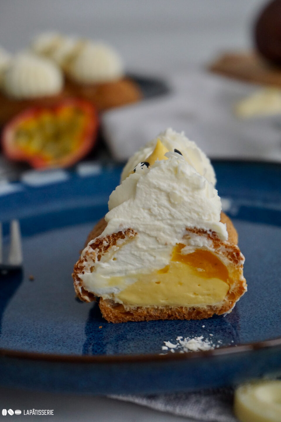 Éclair mit Maracuja &amp; weißer Schokolade – LAPÂTISSERIE