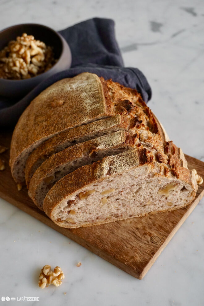 Ofenfrisches Walnussbrot – LAPÂTISSERIE