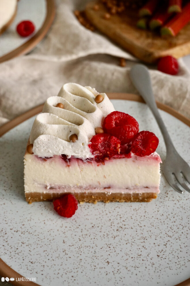Cremiger Cheesecake mit Rhabarber – LAPÂTISSERIE Cremiger Cheesecake mit Rhabarber – LAPÂTISSERIE