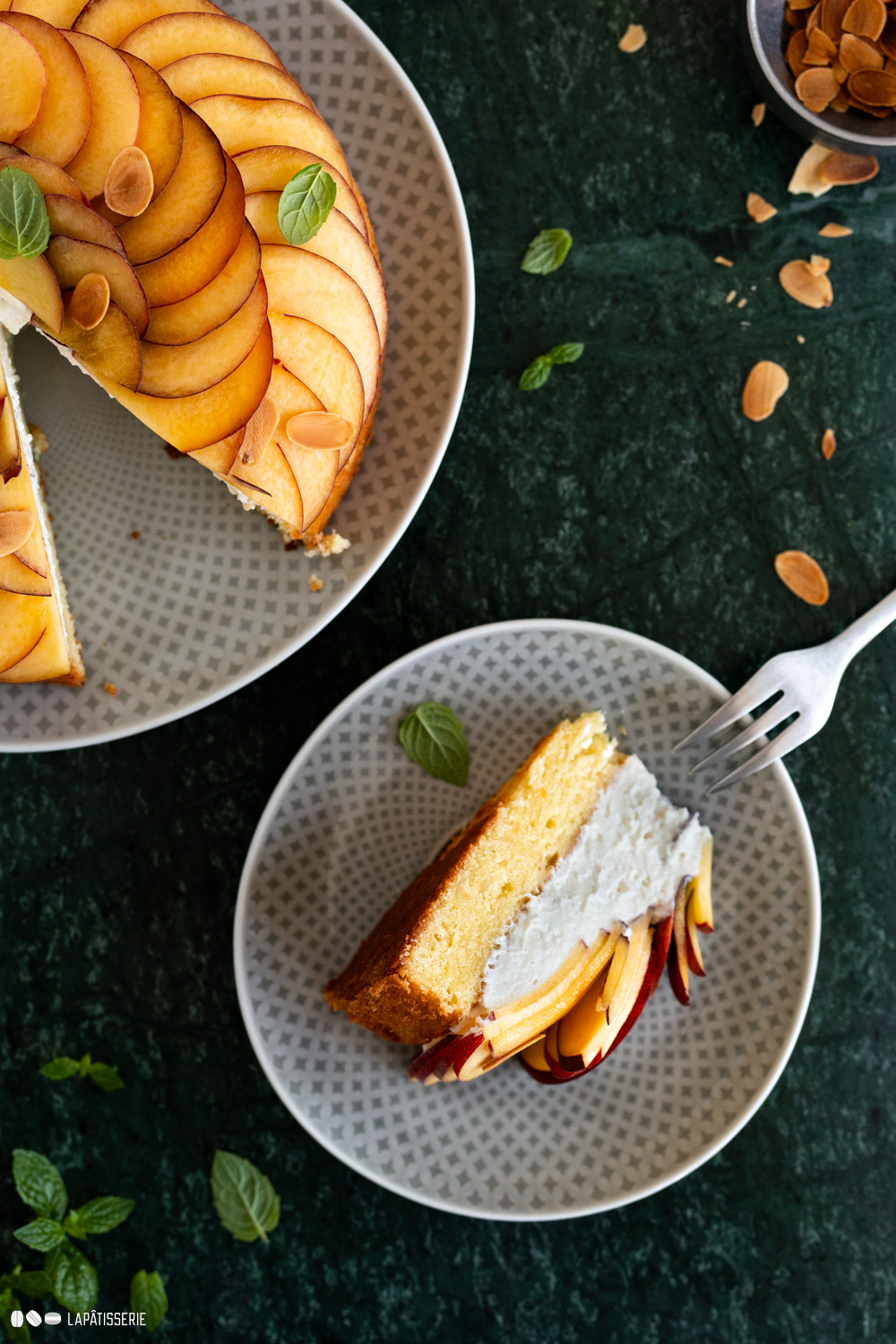 Sommerlicher Pfirsich-Mandelkuchen – LAPÂTISSERIE