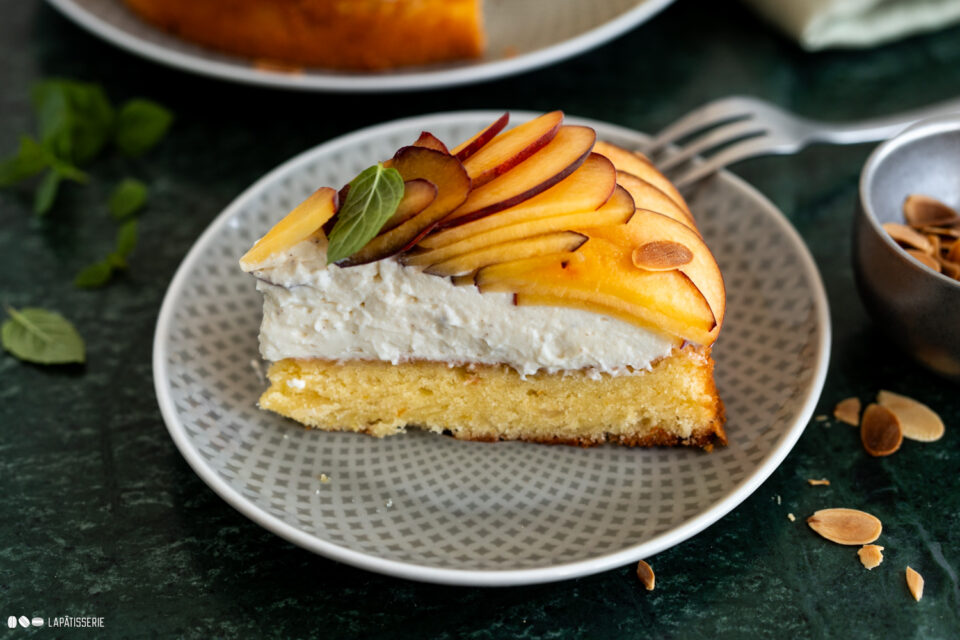 Sommerlicher Pfirsich-Mandelkuchen – LAPÂTISSERIE