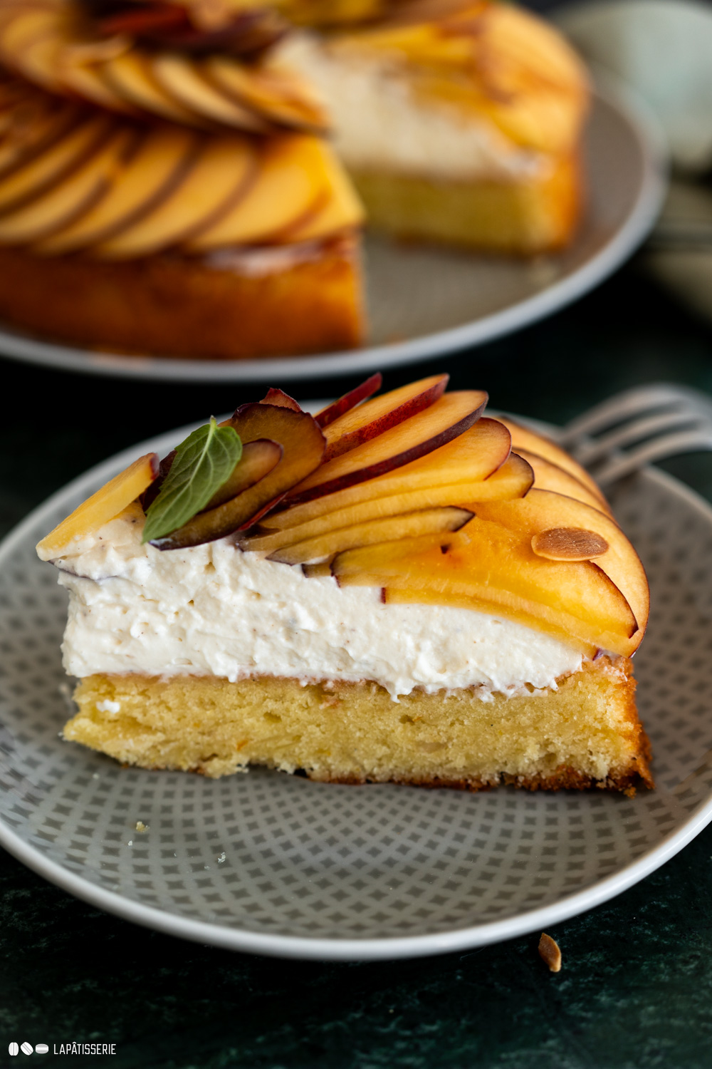 Sommerlicher Pfirsich-Mandelkuchen – LAPÂTISSERIE