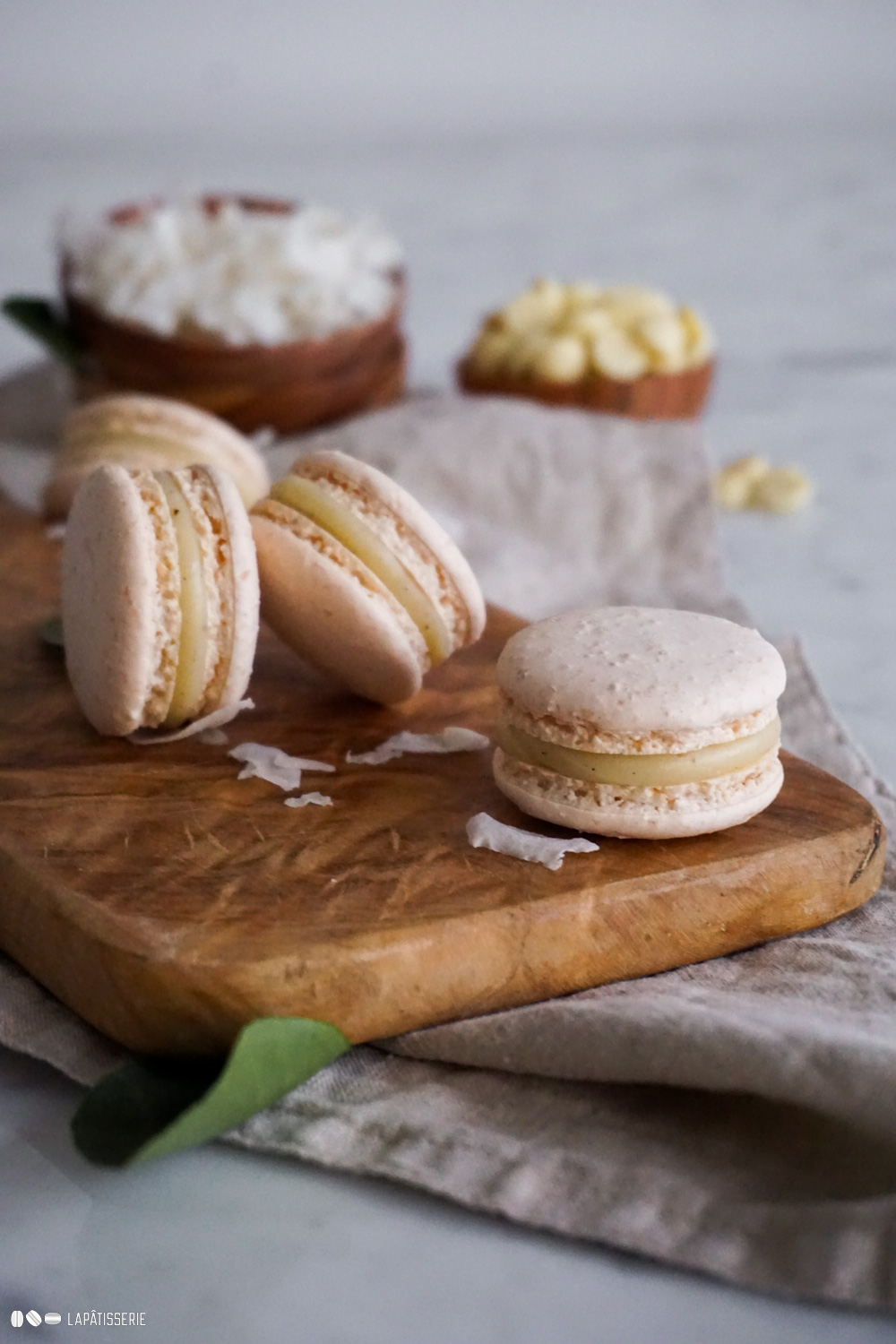Tropische Kokos Macarons – LAPÂTISSERIE Tropische Kokos Macarons – LAPÂTISSERIE