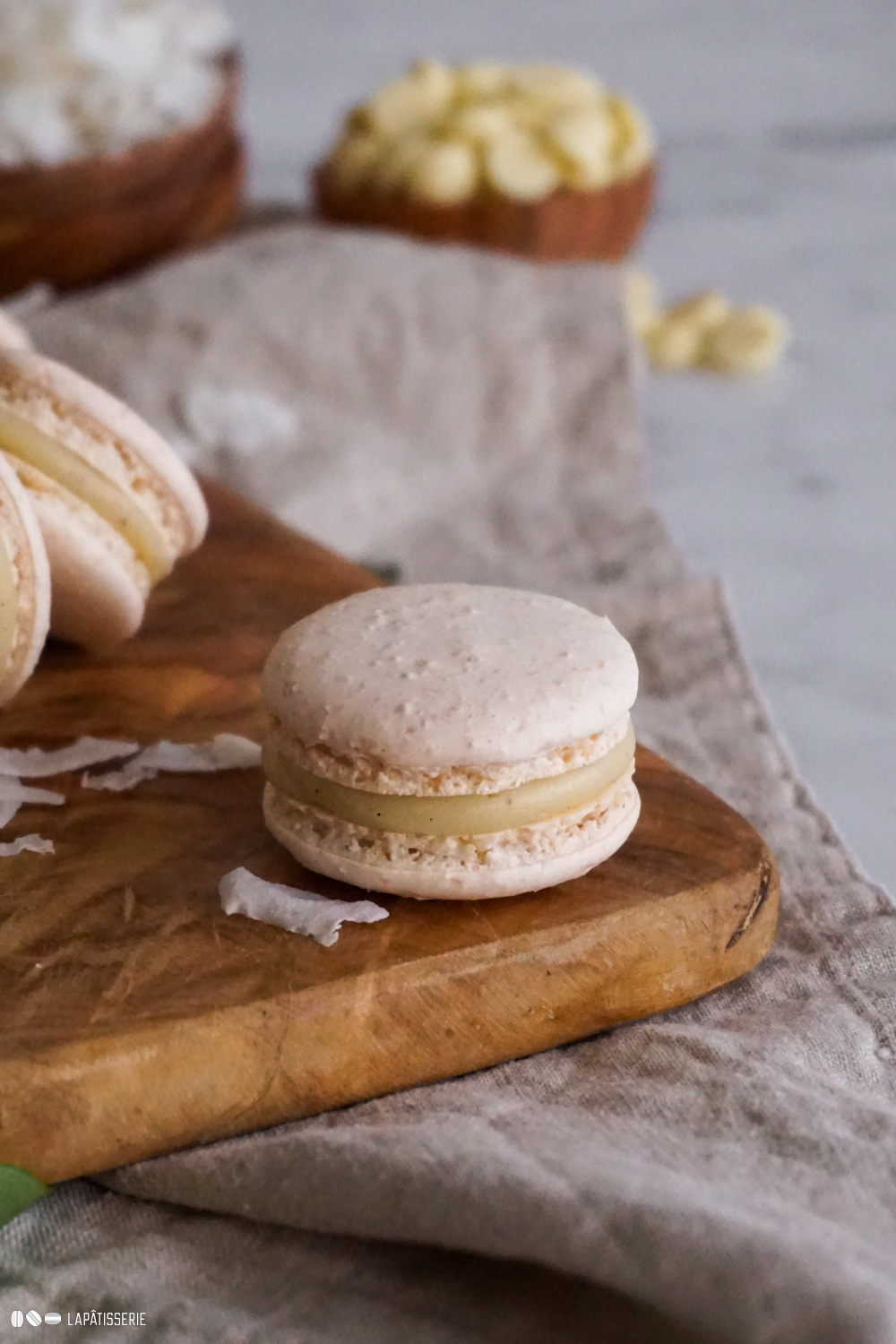 Tropische Kokos Macarons – LAPÂTISSERIE Tropische Kokos Macarons – LAPÂTISSERIE