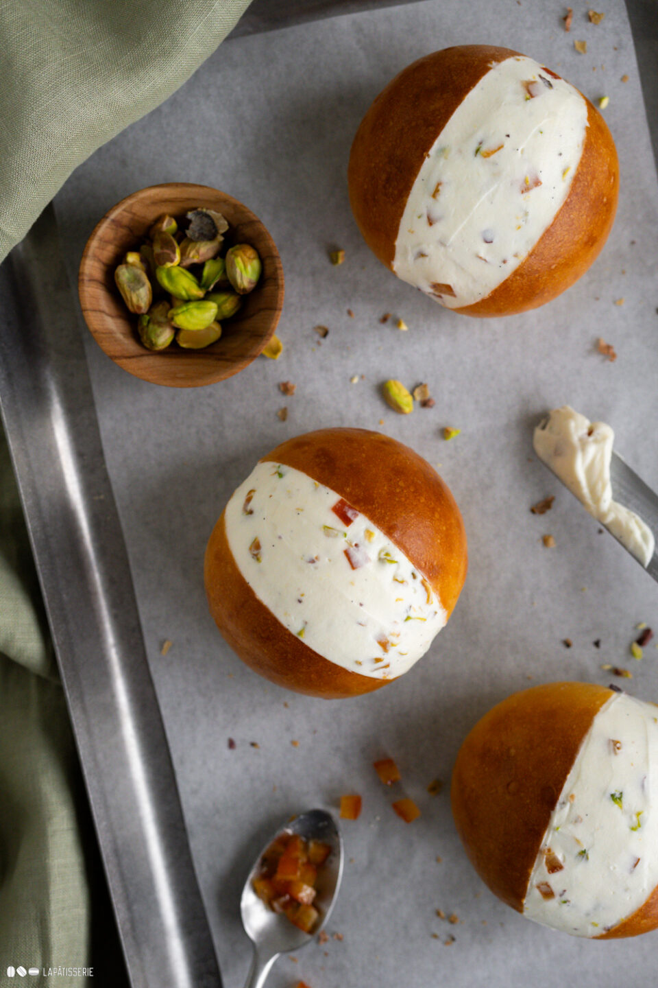 Maritozzi mit Pistazien und Orange – LAPÂTISSERIE