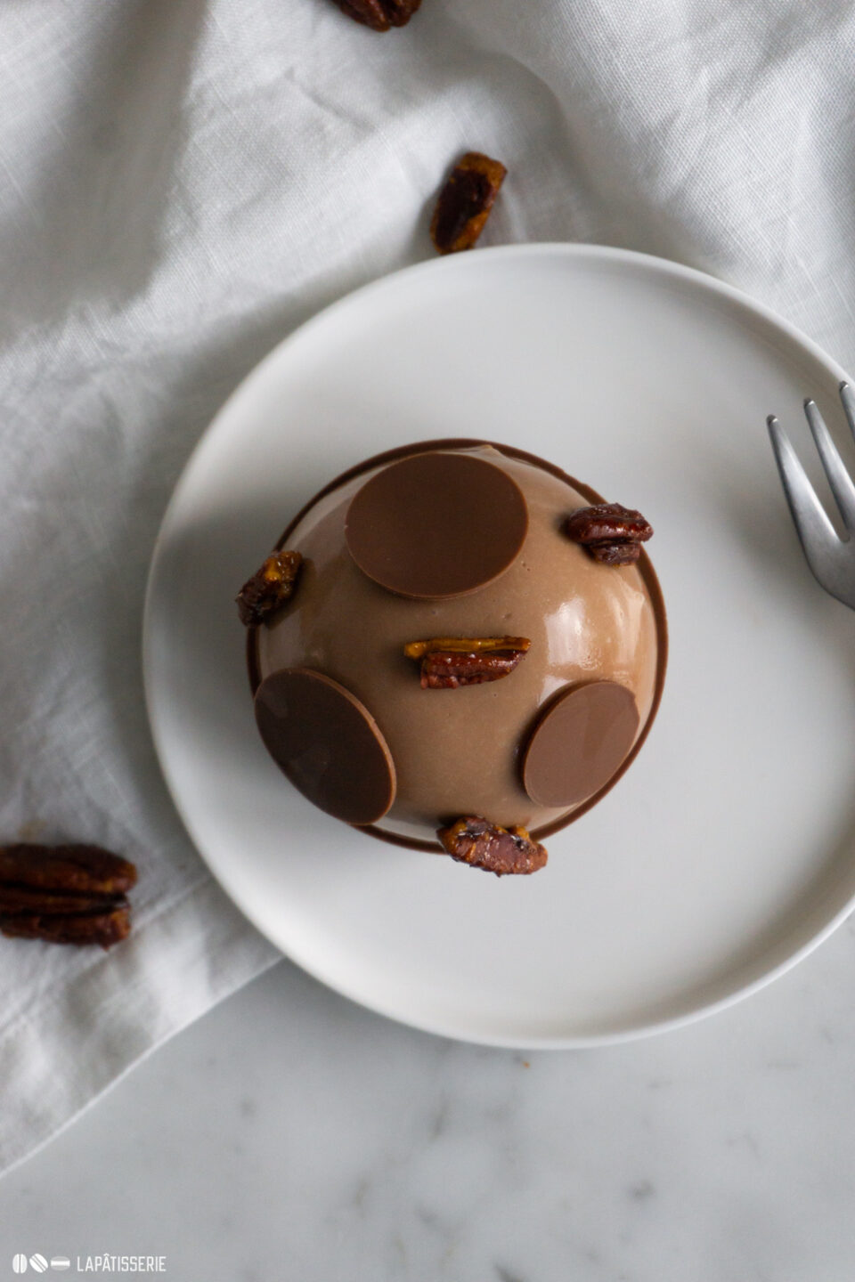 Törtchen mit Brownie, Birne & Pekannuss – LAPÂTISSERIE Törtchen mit Brownie, Birne & Pekannuss – LAPÂTISSERIE