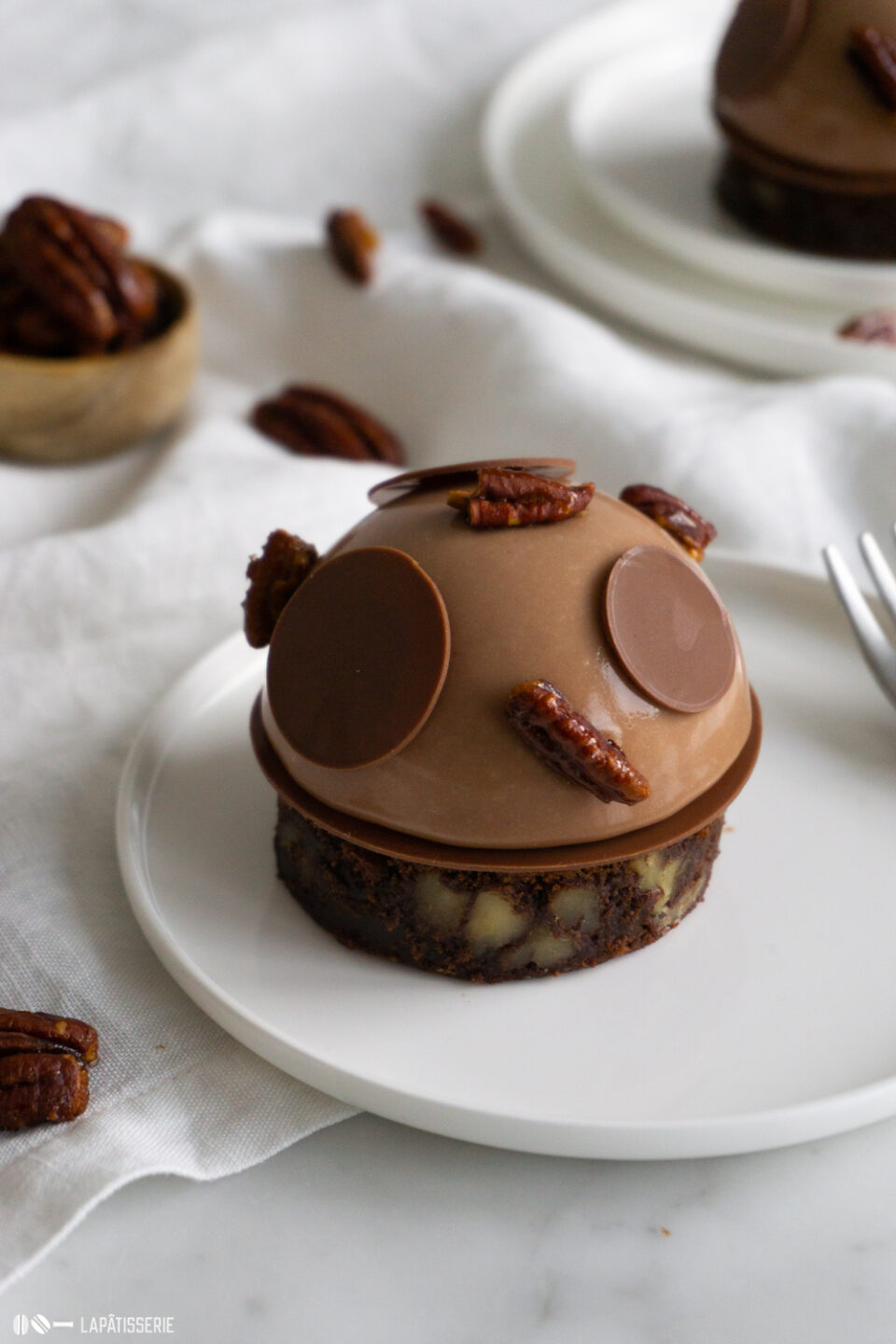Törtchen mit Brownie, Birne & Pekannuss – LAPÂTISSERIE Törtchen mit Brownie, Birne & Pekannuss – LAPÂTISSERIE