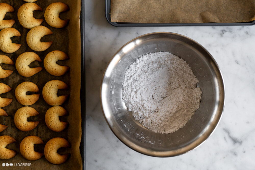 Zarte Kipferl mit Tonkabohne – LAPÂTISSERIE