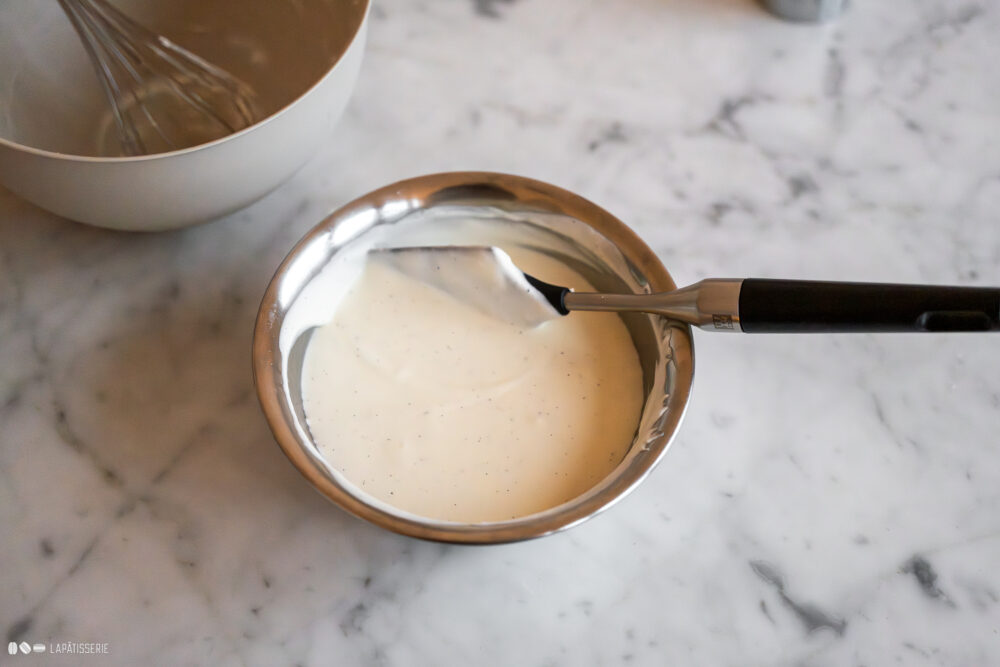 Vanillekipferl-Mousse mit knusprigen Nüssen – LAPÂTISSERIE