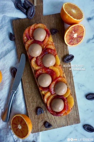 Feine Tarte mit Blutorange, dunkler Schokolade und feiner Mandel. Eine Tarte wie für den Winter gemacht. Feine Tarte mit Blutorange, dunkler Schokolade und feiner Mandel. Eine Tarte wie für den Winter gemacht.