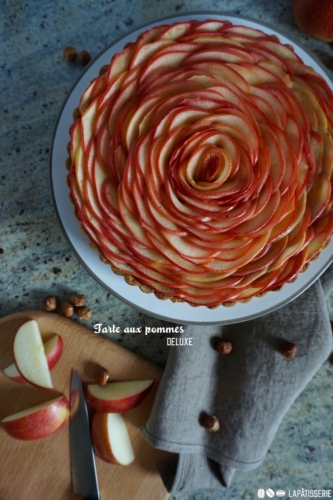 Einfach wunderschön: Die neue Tarte aux pommes deluxe mit Haselnuss und Apfelkompott. Einfach wunderschön: Die neue Tarte aux pommes deluxe mit Haselnuss und Apfelkompott.