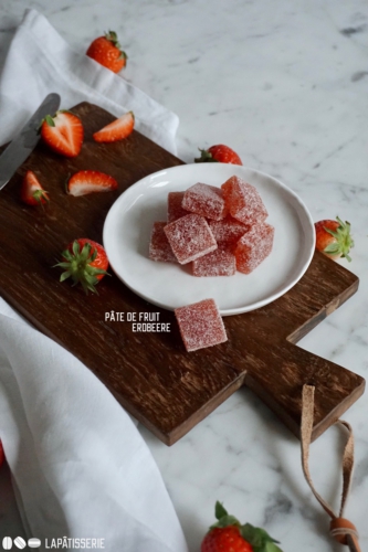Kleines Konfekt für Zwischendurch: Pâte de fruit aus Walderdbeeren. Total einfach zu machen. Kleines Konfekt für Zwischendurch: Pâte de fruit aus Walderdbeeren. Total einfach zu machen.