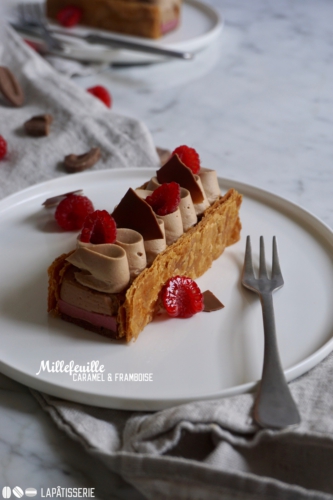 Das beste Millefeuille mit Karamellschokolade und frischen Himbeeren. Aufwand, der sich lohnt. Das beste Millefeuille mit Karamellschokolade und frischen Himbeeren. Aufwand, der sich lohnt.
