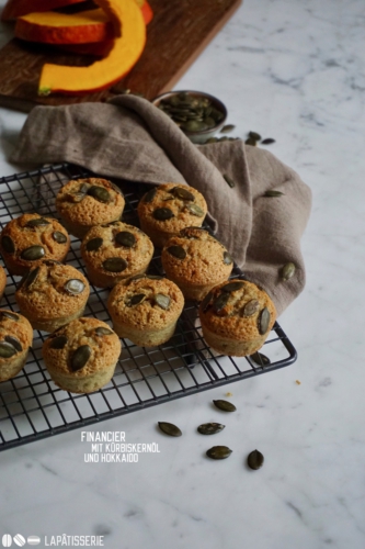 Das feine Gebäck für den Herbst: Kleine Kürbisfinancier mit Kürbiskernöl und Hokkaido.
