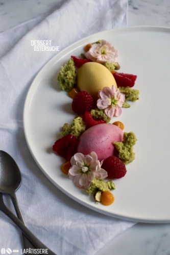 Dessert zu Ostern mit Mango, Himbeere und Pistazie.
