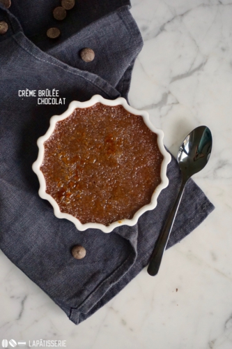 Es muss nicht immer normale Crème Brûlée sein, wie wäre es mit einer Version mit dunkler Schokolade?