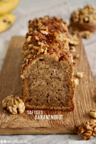 Das saftigste Bananenbrot mit ganz viel Walnüssen und Banane. Schnell und einfach zubereitet.