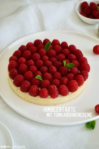 Für den Sommer: Feine Himbeertarte mit glutenfreiem Mürbeteig und luftig leichter Creme mit Tonkabohne