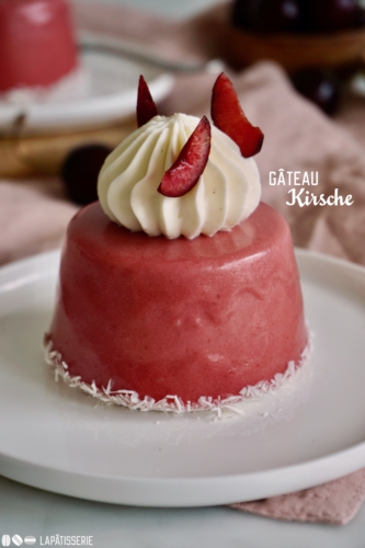 Es ist Hochsaison für Kirschen! Feines Kirschtörtchen mit Kirschmousse und -kompott