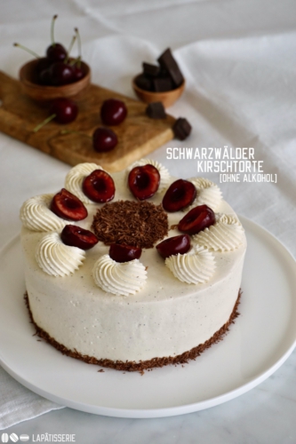 Deutscher Tortenklassiker: die Schwarzwälder Kirschtorte als Variante ohne Alkohol, dafür mit luftiger Kirschmousse.
